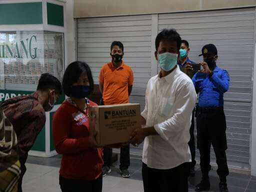 BP Batam Serahkan Bantuan Sembako di Kecamatan Batam Kota-02