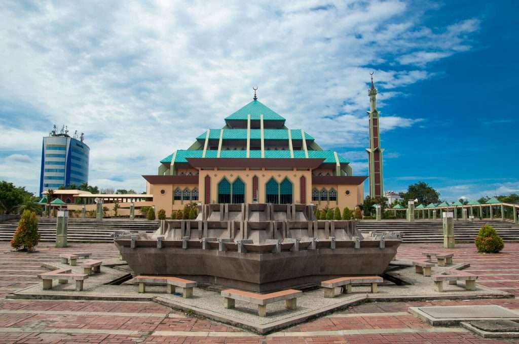 Masjid-Raya-Batam-Centre-di-Siang-Hari
