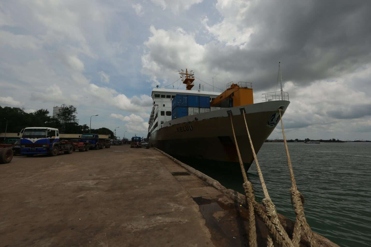 Pelabuhan Beton Sekupang