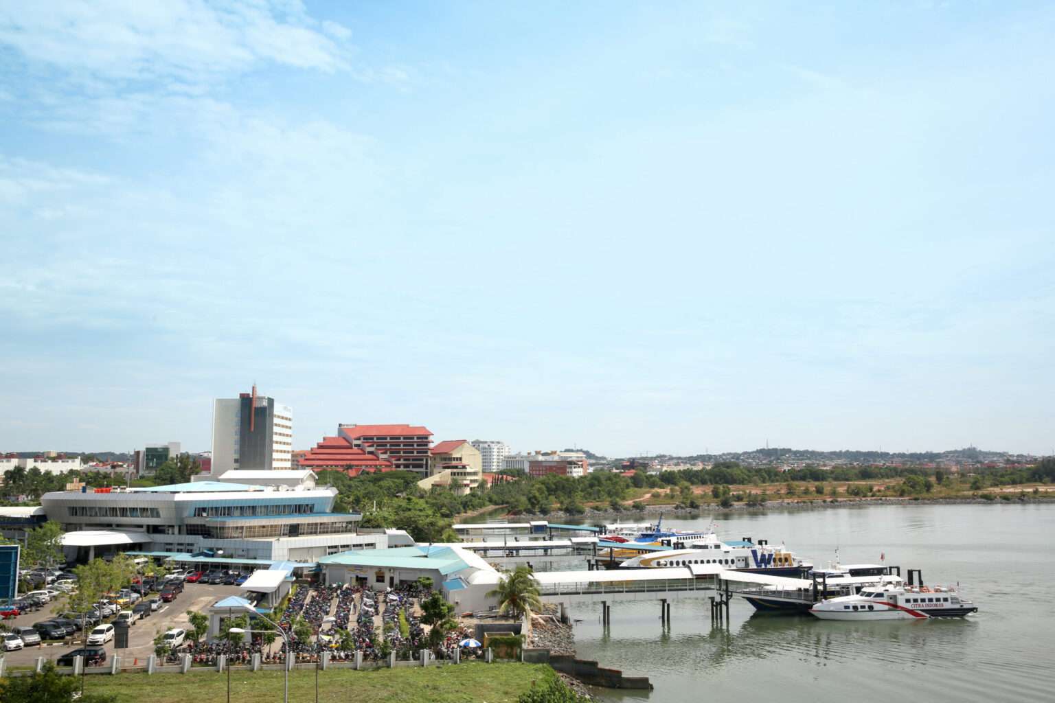 Pelabuhan Internasional Batam Centre Tampak Samping