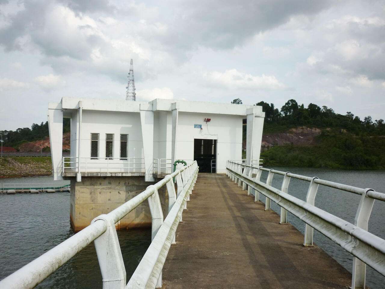 Pos-Pemantauan-Ketinggian-Air-pada-Dam-Penampungan-Air-Bersih