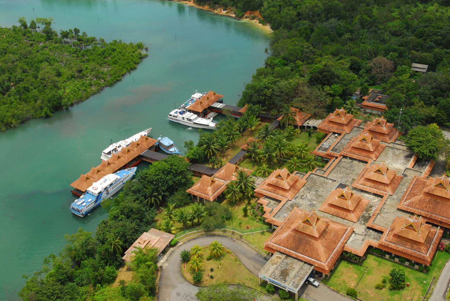 Terminal dan Dermaga Pelabuhan Internasional Nongsa Pura